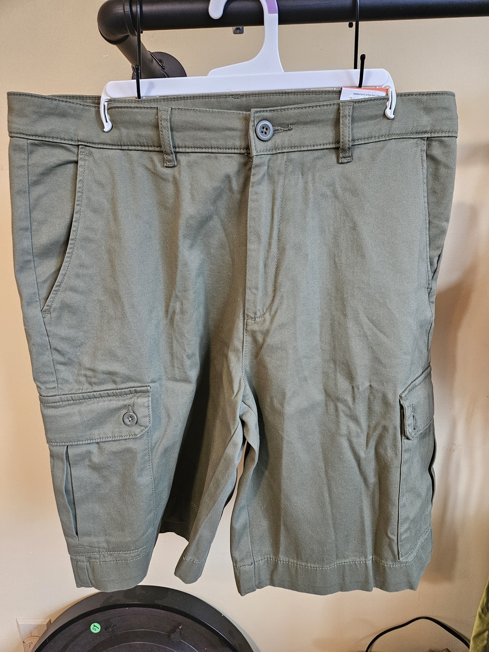 St. John's Bay Men's Olive Green Cargo Shorts 35